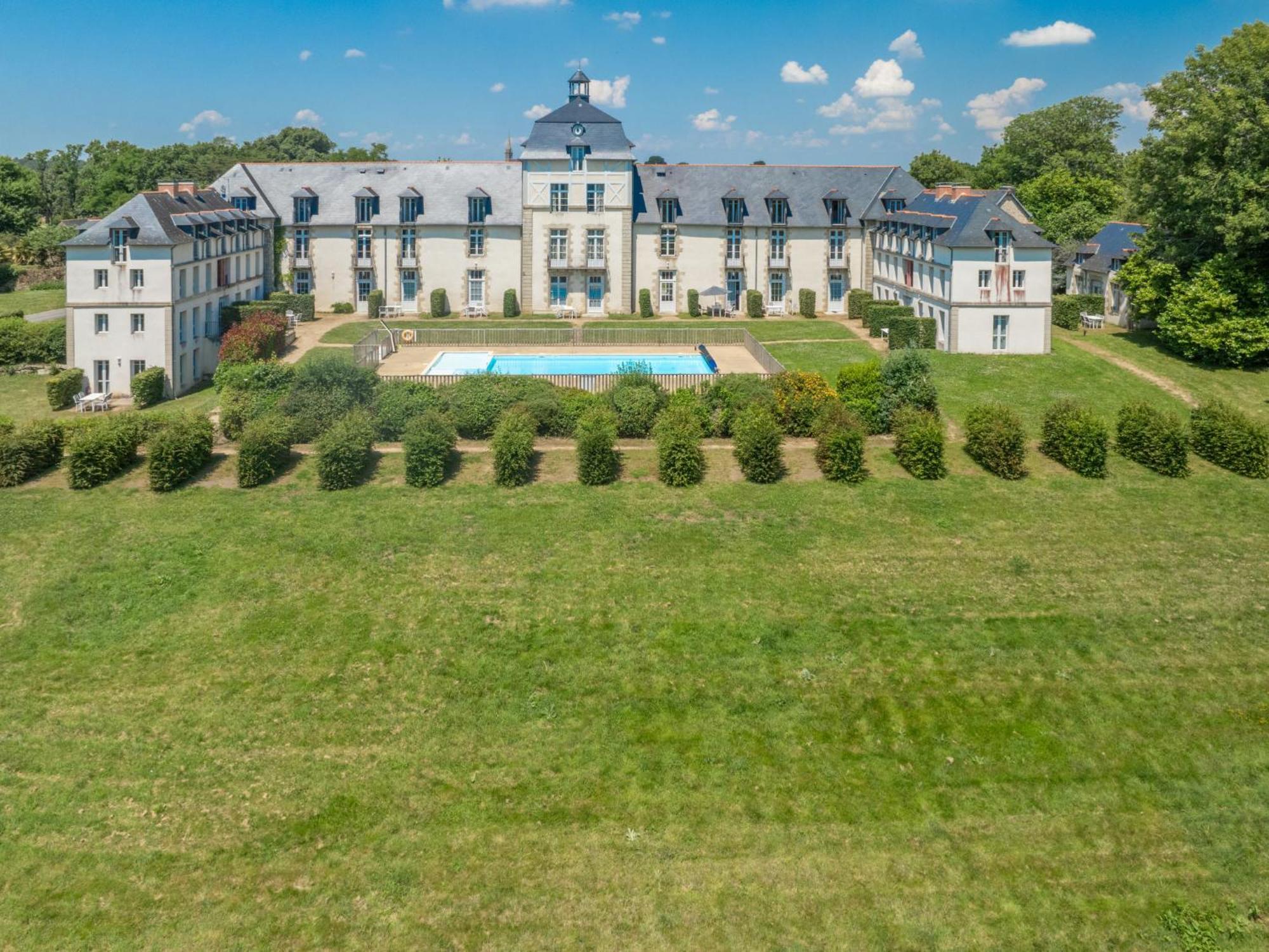 Apartment Le Chateau De Kergonano-13 By Interhome Baden Eksteriør billede
