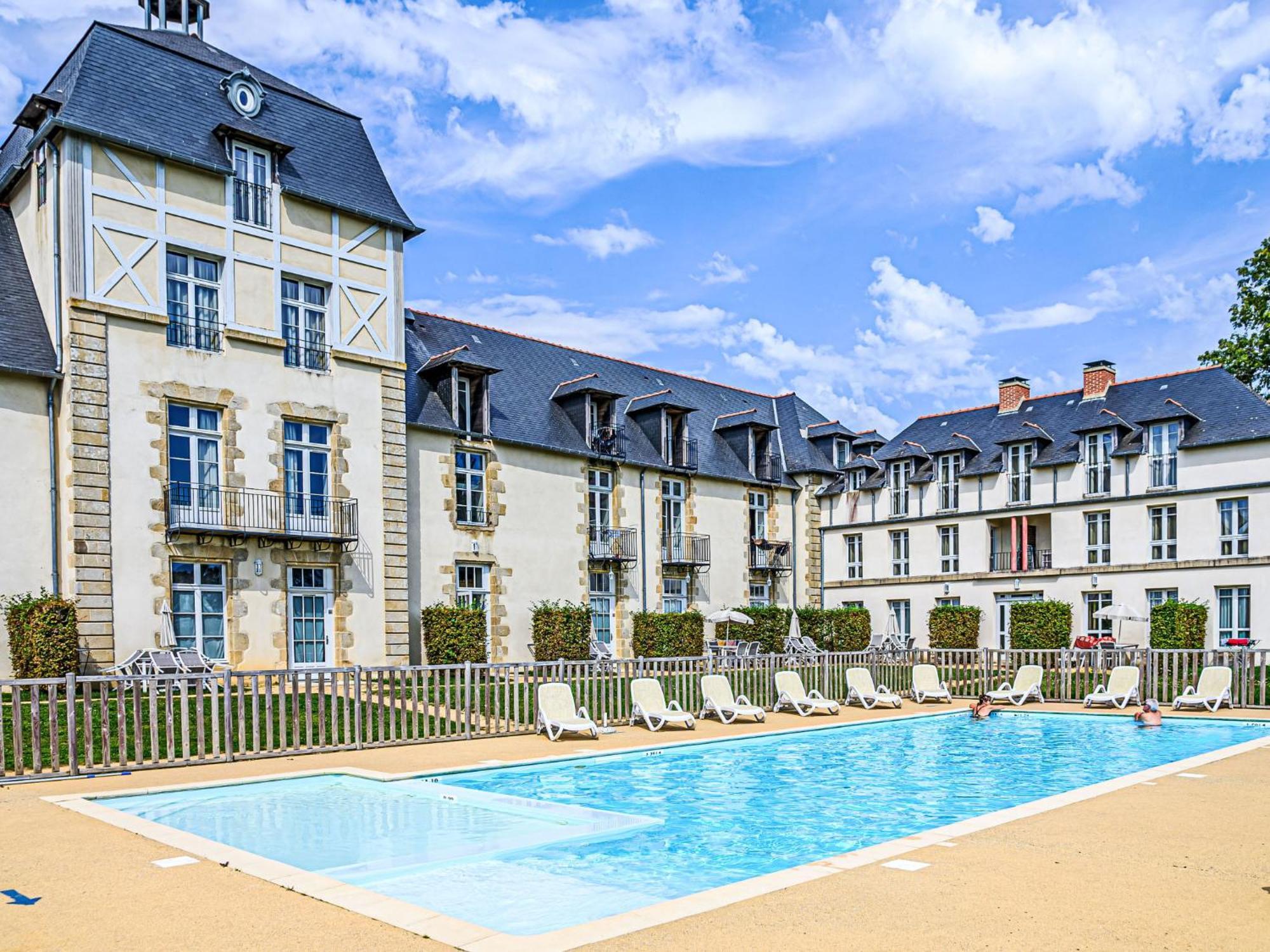 Apartment Le Chateau De Kergonano-13 By Interhome Baden Eksteriør billede