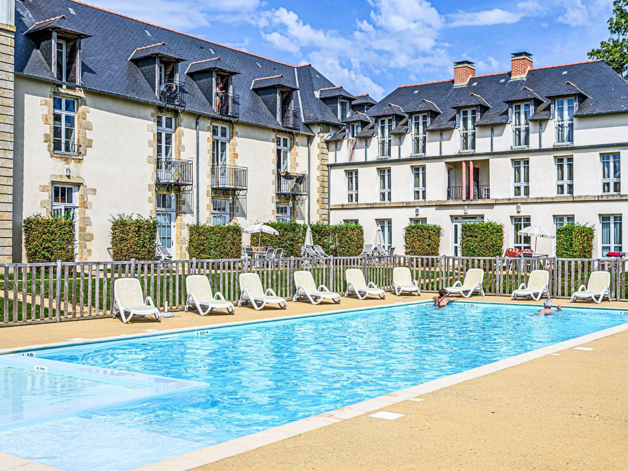Apartment Le Chateau De Kergonano-13 By Interhome Baden Eksteriør billede